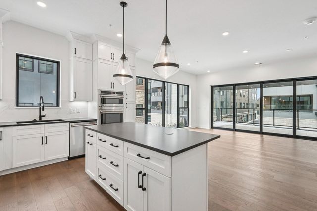 2842 Gunnison Drive, 204, Columbus, OH 43228