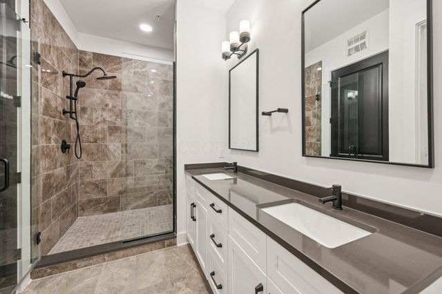 2842 Gunnison Drive, 204, Columbus, OH 43228