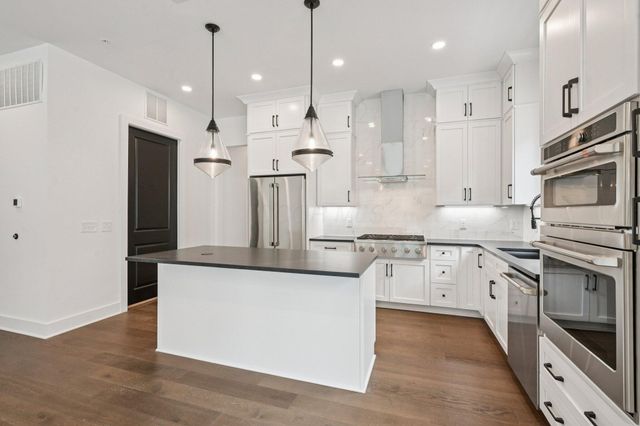2842 Gunnison Drive, 204, Columbus, OH 43228