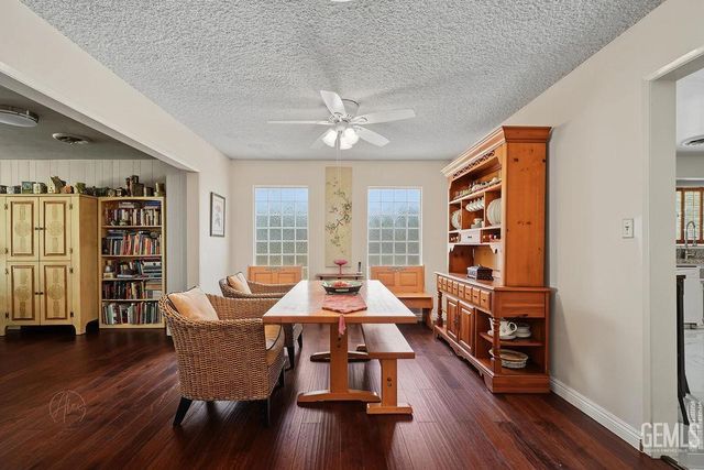 2901 Summit Circle, Bakersfield, CA 93306