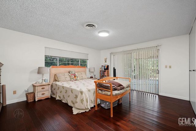 2901 Summit Circle, Bakersfield, CA 93306