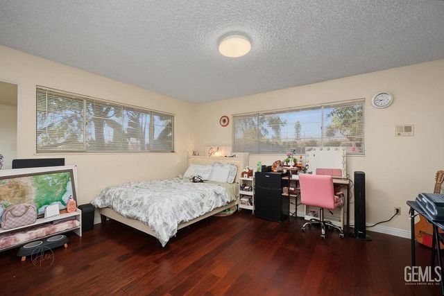 2901 Summit Circle, Bakersfield, CA 93306