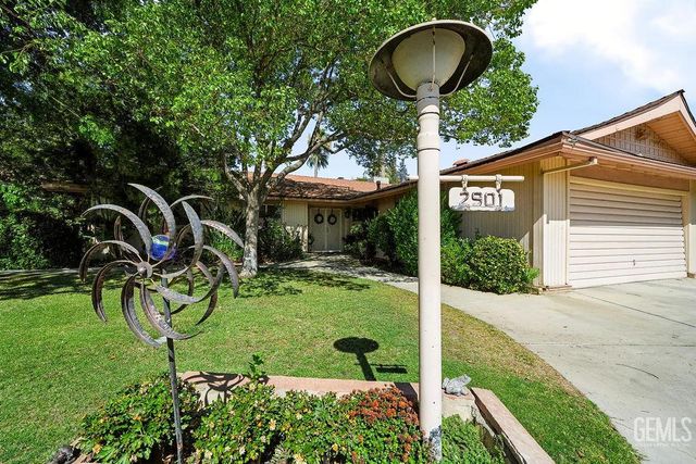 2901 Summit Circle, Bakersfield, CA 93306