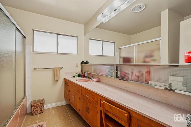 2901 Summit Circle, Bakersfield, CA 93306