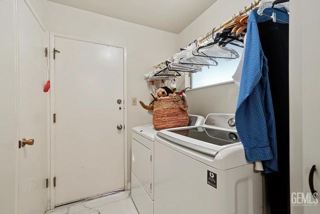 2901 Summit Circle, Bakersfield, CA 93306