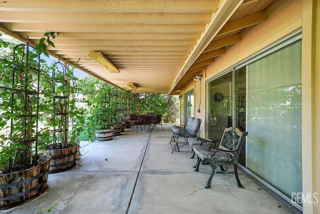 2901 Summit Circle, Bakersfield, CA 93306