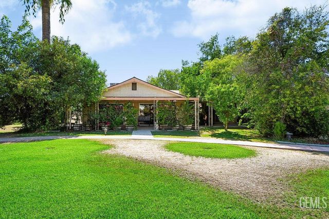 2901 Summit Circle, Bakersfield, CA 93306