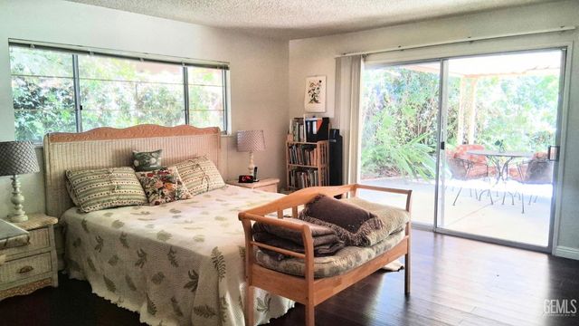 2901 Summit Circle, Bakersfield, CA 93306