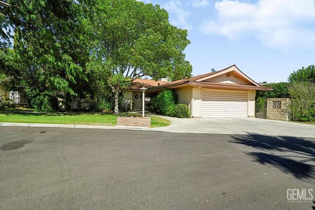 2901 Summit Circle, Bakersfield, CA 93306