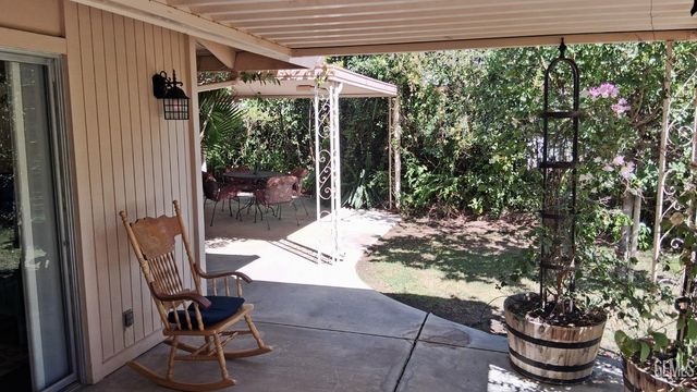2901 Summit Circle, Bakersfield, CA 93306