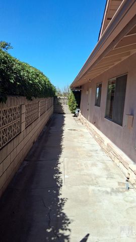 2901 Summit Circle, Bakersfield, CA 93306