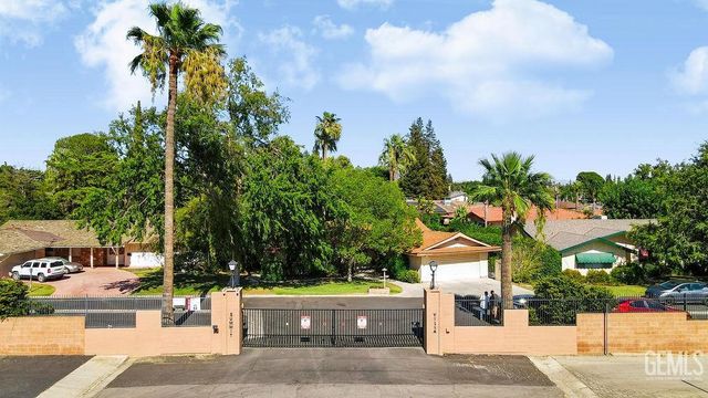 2901 Summit Circle, Bakersfield, CA 93306