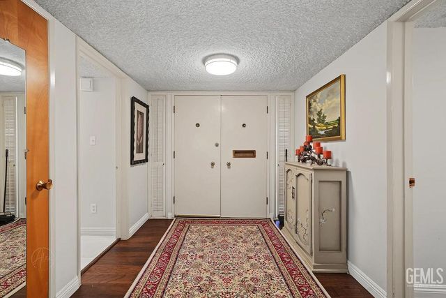 2901 Summit Circle, Bakersfield, CA 93306