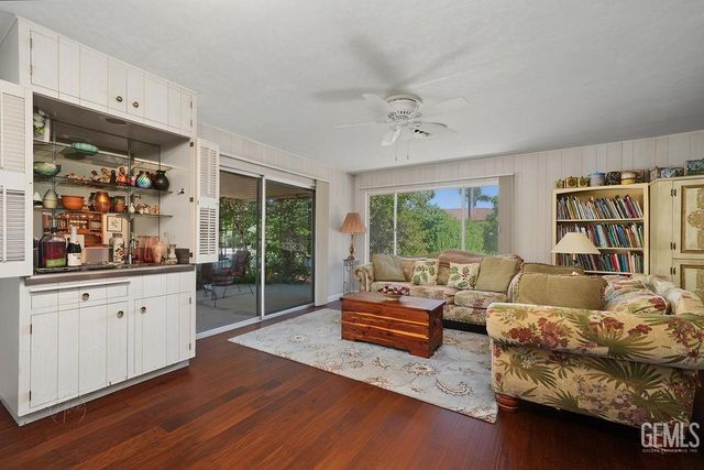 2901 Summit Circle, Bakersfield, CA 93306