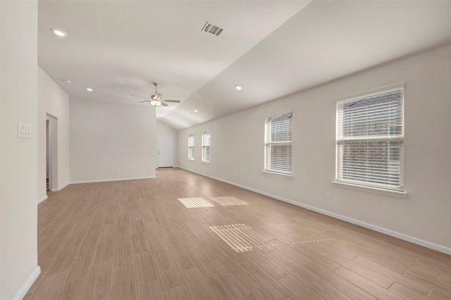 7513 Fenton Parkway, Pilot Point, TX 76258