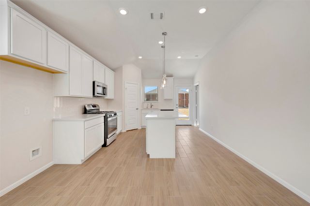 7513 Fenton Parkway, Pilot Point, TX 76258