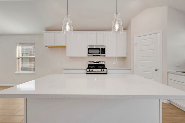 7513 Fenton Parkway, Pilot Point, TX 76258