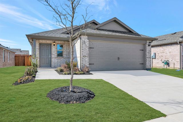 7513 Fenton Parkway, Pilot Point, TX 76258