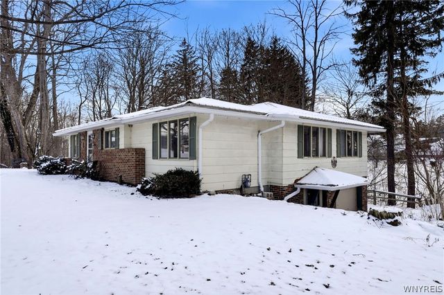 12203 Woodland Drive, Hanover, NY 14136