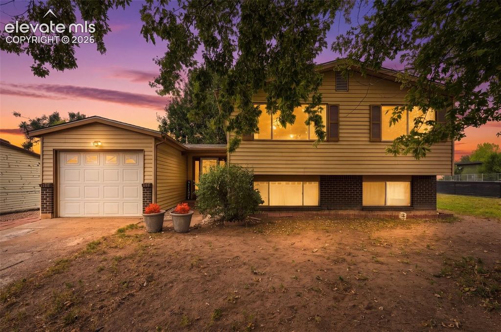 1520 River Drive, Fountain, CO 80817