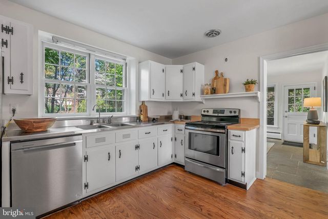 7 LOCUST LN, Rose Valley, PA 19086