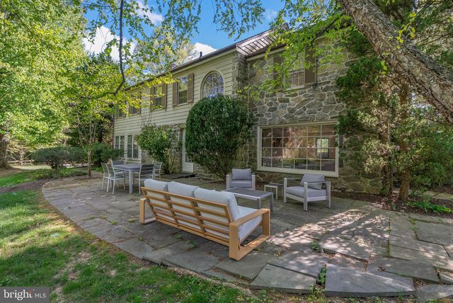 7 LOCUST LN, Rose Valley, PA 19086