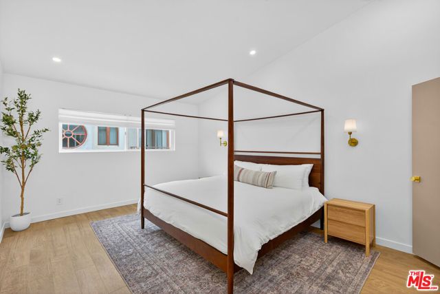 1443 25th Street 2, Santa Monica, CA 90404