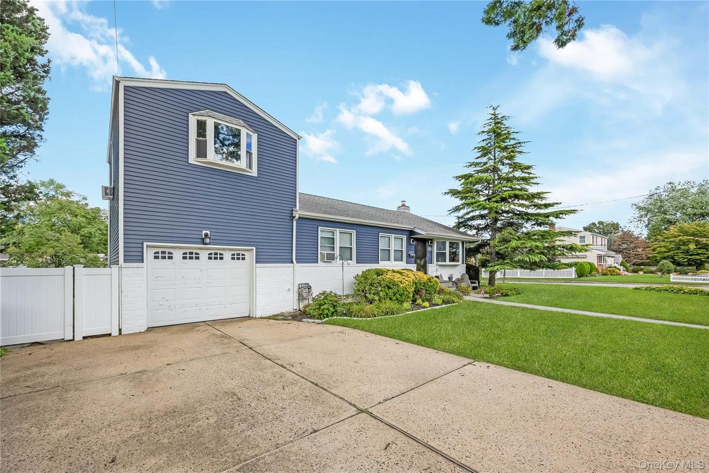 108 Woods Avenue, Malverne, NY 11565 — photo 2