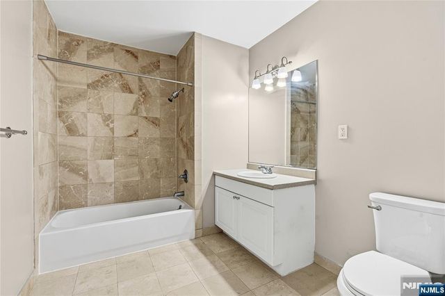 905 River Road 223, Edgewater, NJ 07020