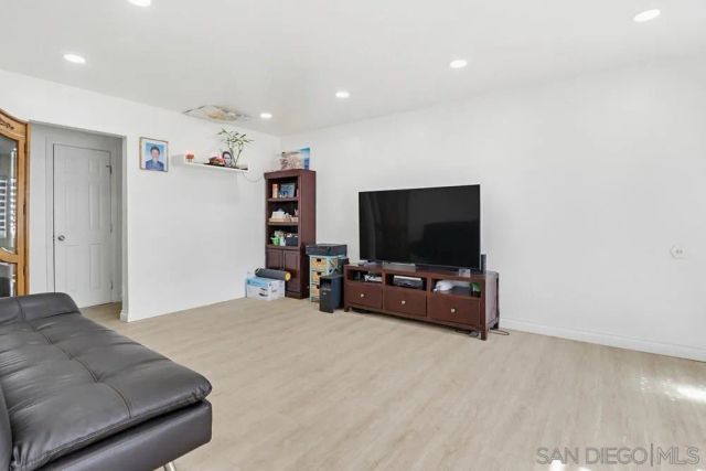 5436 Division St, San Diego, CA 92114