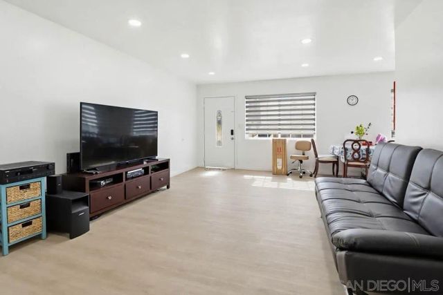 5436 Division St, San Diego, CA 92114