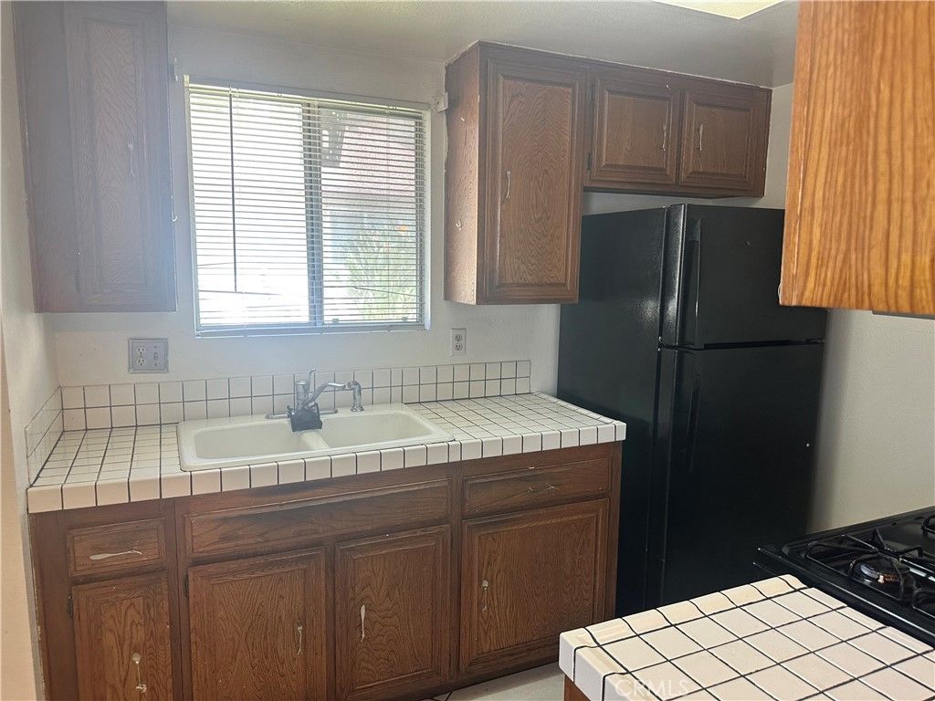 Image 11 of property listing at 1123 W Sierra Madre 1, Azusa, CA 91702