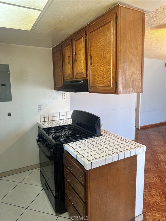 Image 12 of property listing at 1123 W Sierra Madre 1, Azusa, CA 91702