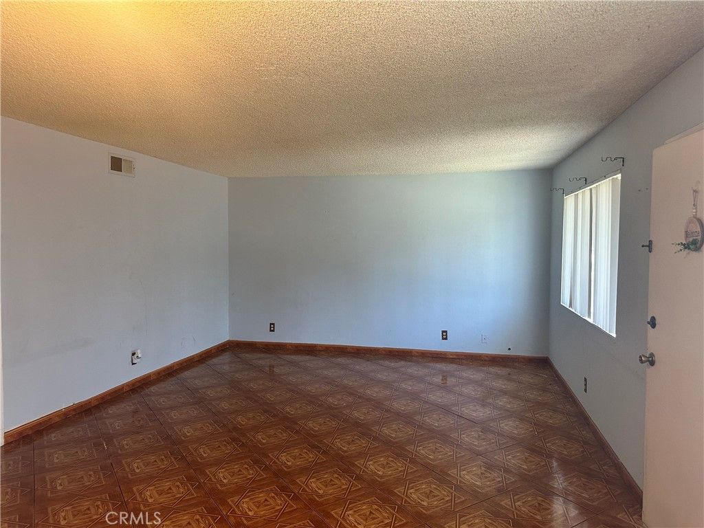 Image 4 of property listing at 1123 W Sierra Madre 1, Azusa, CA 91702