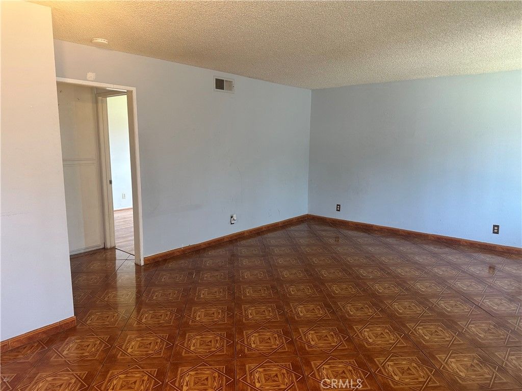 Image 5 of property listing at 1123 W Sierra Madre 1, Azusa, CA 91702