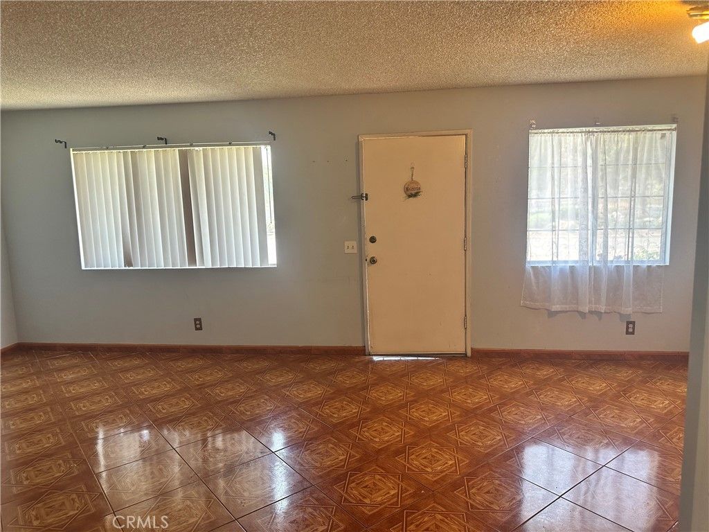 Image 6 of property listing at 1123 W Sierra Madre 1, Azusa, CA 91702