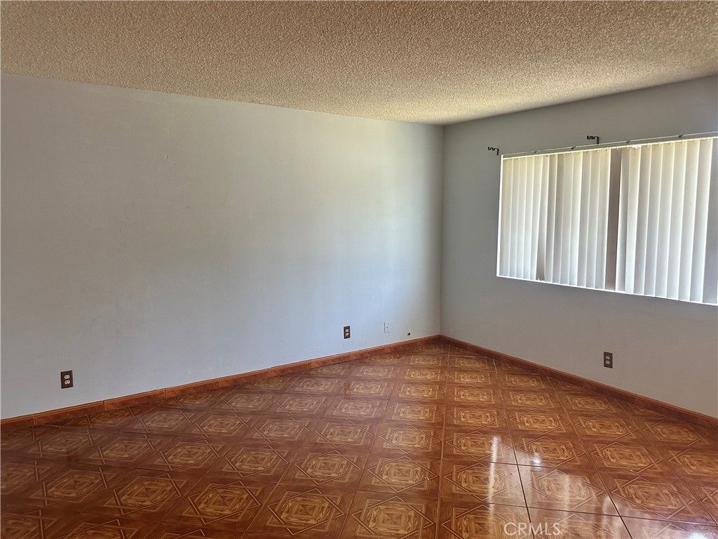 Image 7 of property listing at 1123 W Sierra Madre 1, Azusa, CA 91702