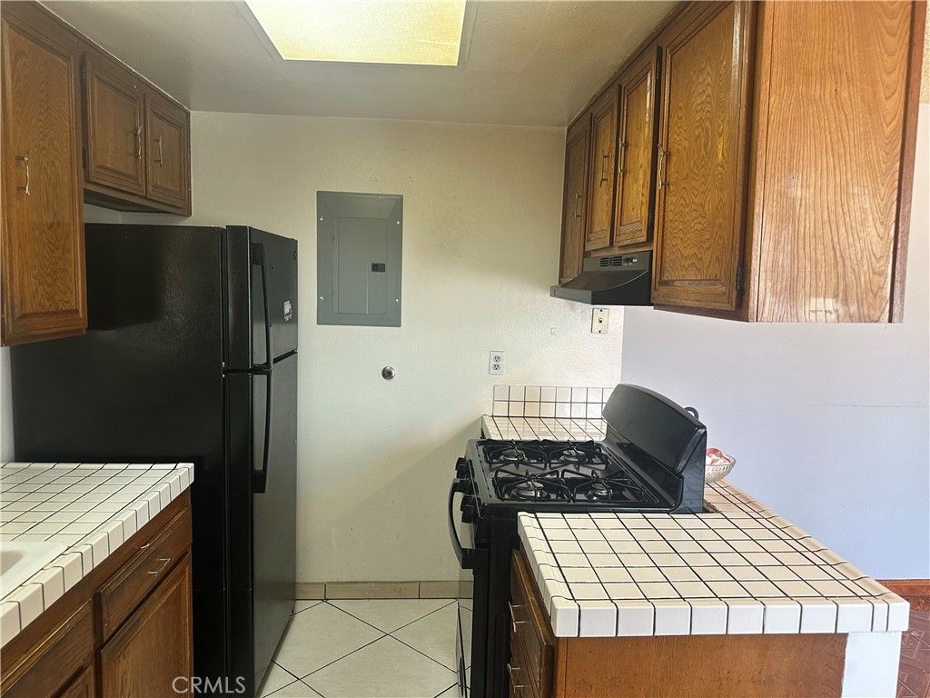 Image 9 of property listing at 1123 W Sierra Madre 1, Azusa, CA 91702