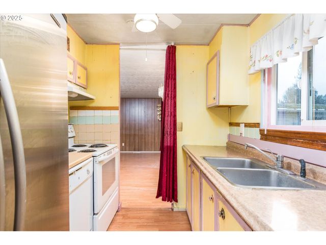 25242 Cherrywood St St 14, Rainier, OR 97048