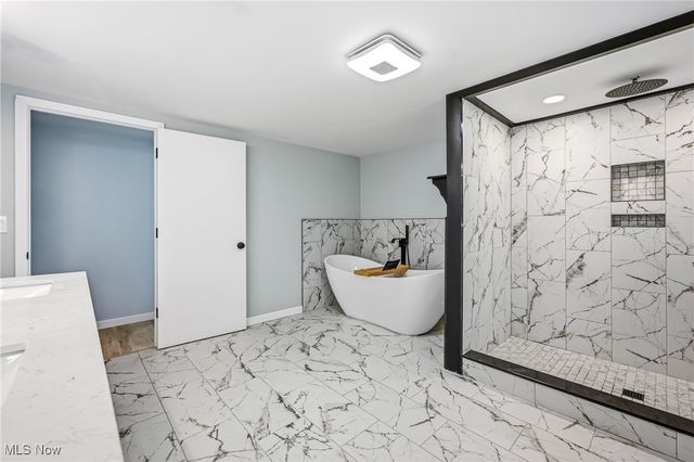 1960 Oak Street, Salem, OH 44460