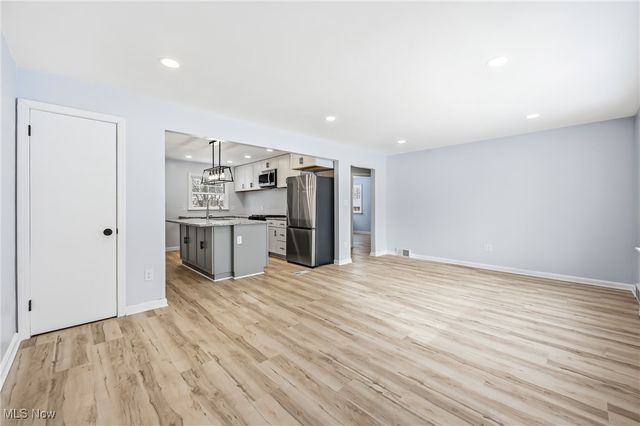 1960 Oak Street, Salem, OH 44460