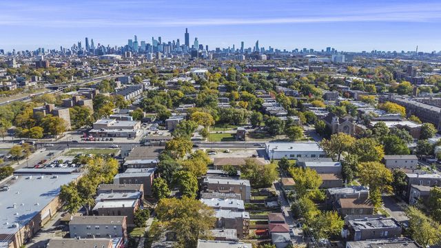 3041 W Flournoy Street, Chicago, IL 60612