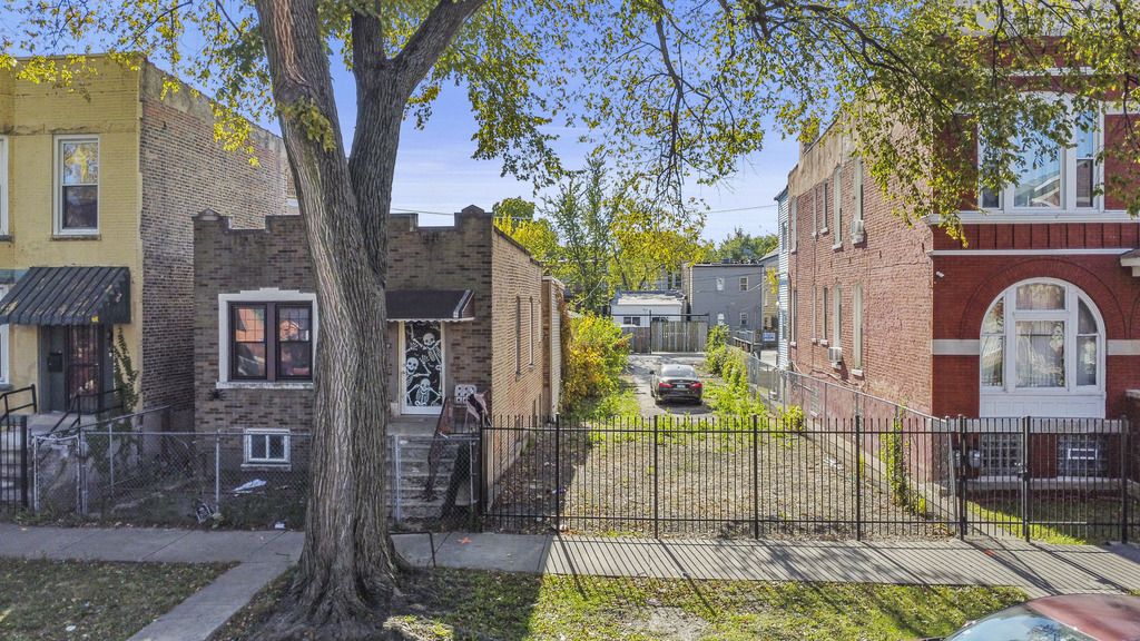 3041 W Flournoy Street, Chicago, IL 60612