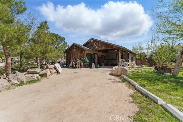 20130 Monte Vista Road, Apple Valley, CA 92308