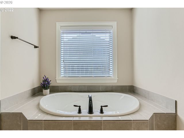 7890 Nw CROSSVINE St, Portland, OR 97229