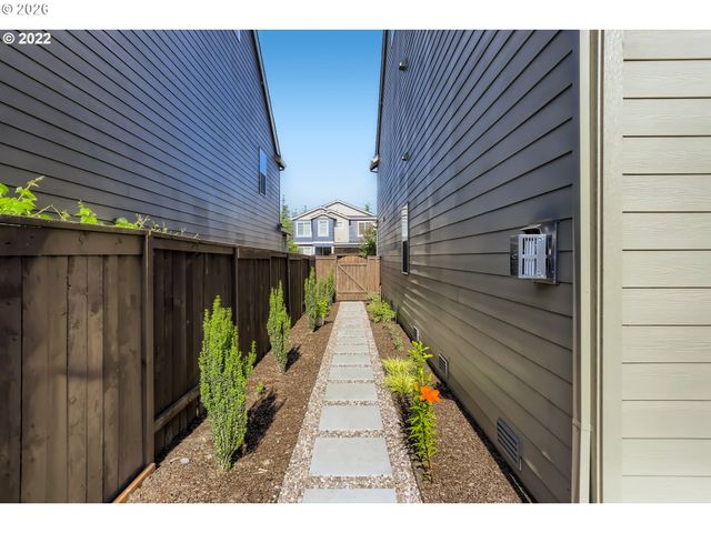 7890 Nw CROSSVINE St, Portland, OR 97229