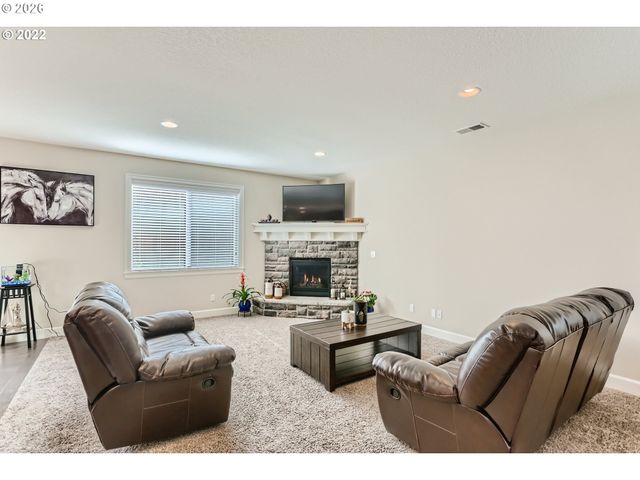 7890 Nw CROSSVINE St, Portland, OR 97229