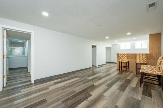 401 39th Street, West Des Moines, IA 50265