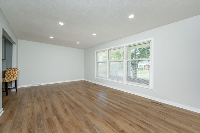 401 39th Street, West Des Moines, IA 50265