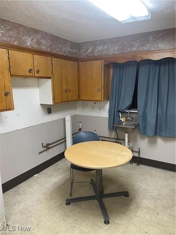 2470 Massillon Road, Akron, OH 44312